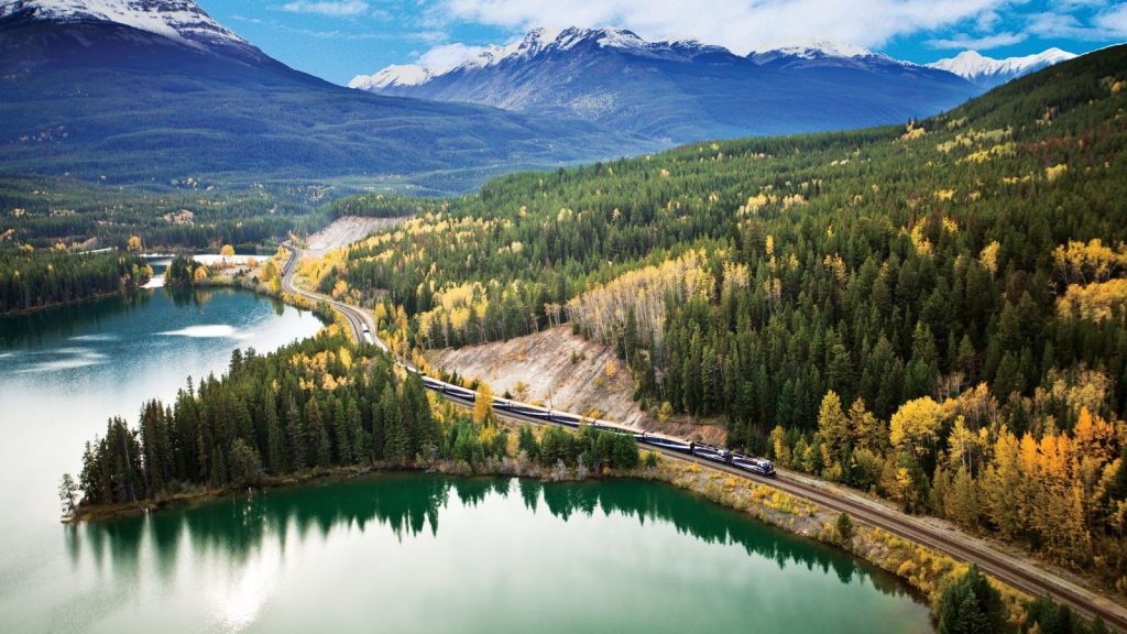 Spectacular Canadian Rockies with Rocky Mountaineer (Goldleaf)