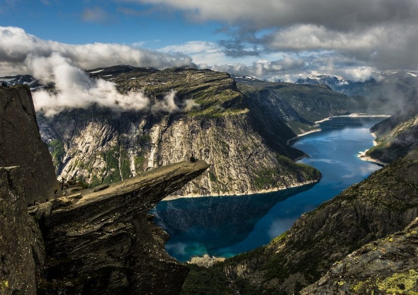 water, trolltunga, ringedalsvannet